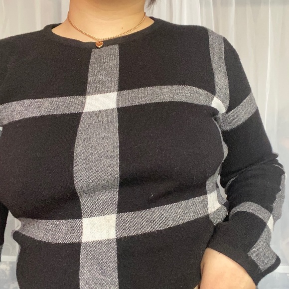 Gracia Plaid Sweater - Picture 2 of 4